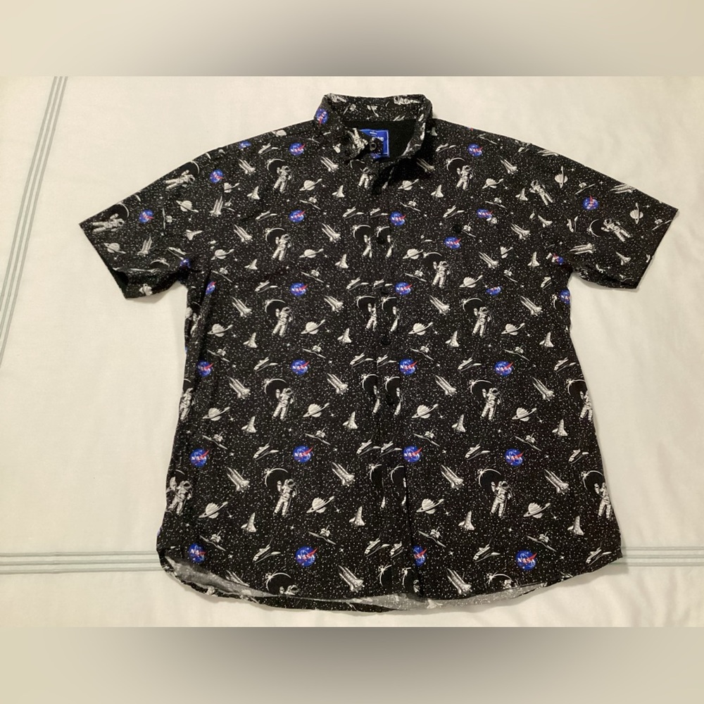 NASA button down - Picture 4 of 6